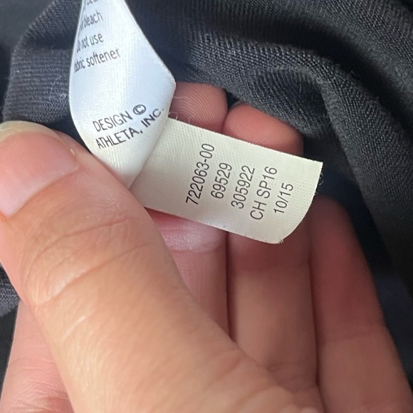 Athleta Black Mind Over Matter Capri Leggings Small - Picture 4 of 6